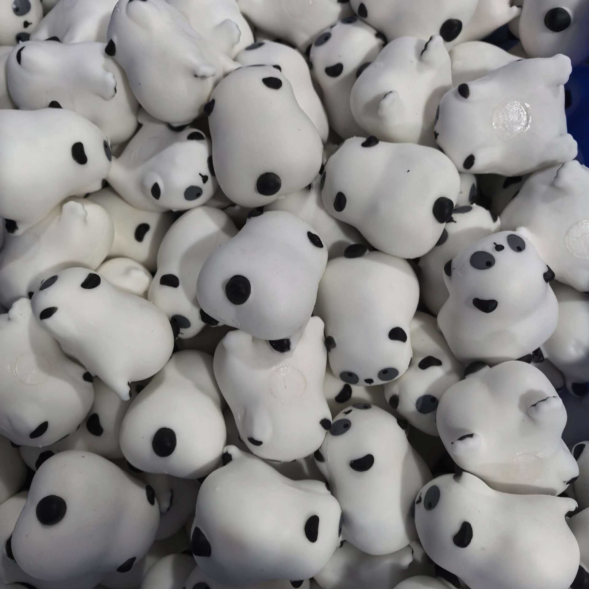 かわいい猫、パンダ、犬の手作りソフトボール、クリスピースキン - Interactive Squeaky Plush Dog Toy のレビューと価格
